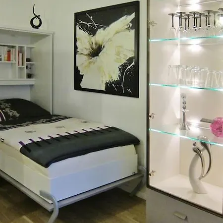 Modernes 1 Luxusappartement Kleiner Roland Mit Parkplatz Und Balkon In Naehe Zentrum Apartment *