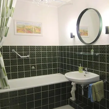 Modernes 1 Luxusappartement Kleiner Roland Mit Parkplatz Und Balkon In Naehe Zentrum *