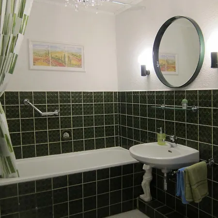 Modernes 1 Luxusappartement Kleiner Roland Mit Parkplatz Und Balkon In Naehe Zentrum Apartment *