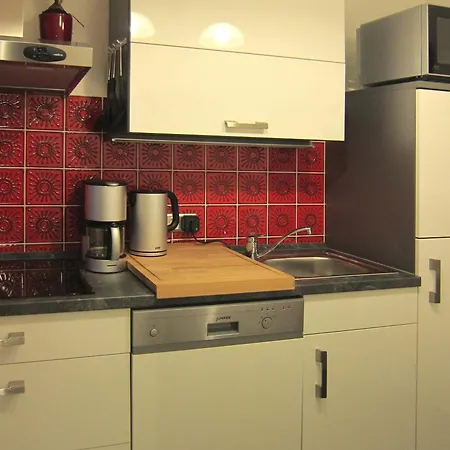 Modernes 1 Luxusappartement Kleiner Roland Mit Parkplatz Und Balkon In Naehe Zentrum Apartment