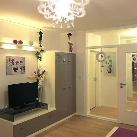 Apartament Modernes 1 Luxusappartement Kleiner Roland Mit Parkplatz Und Balkon In Naehe Zentrum