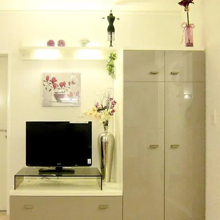 Modernes 1 Luxusappartement Kleiner Roland Mit Parkplatz Und Balkon In Naehe Zentrum Apartament