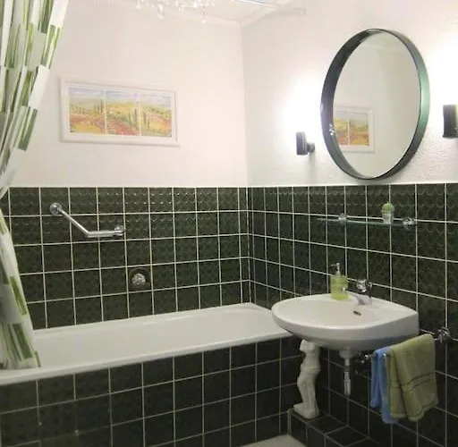 Modernes 1 Luxusappartement Kleiner Roland Mit Parkplatz Und Balkon In Naehe Zentrum *