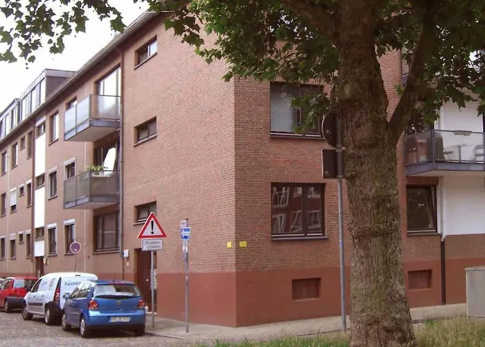 Modernes 1 Luxusappartement Kleiner Roland Mit Parkplatz Und Balkon In Naehe Zentrum