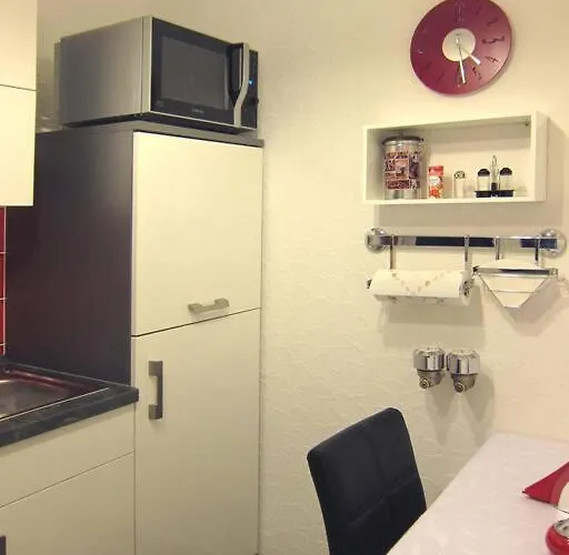 Modernes 1 Luxusappartement Kleiner Roland Mit Parkplatz Und Balkon In Naehe Zentrum * Brême